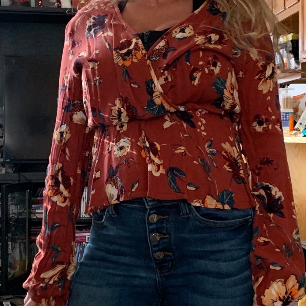 Cute flowy peasant style top